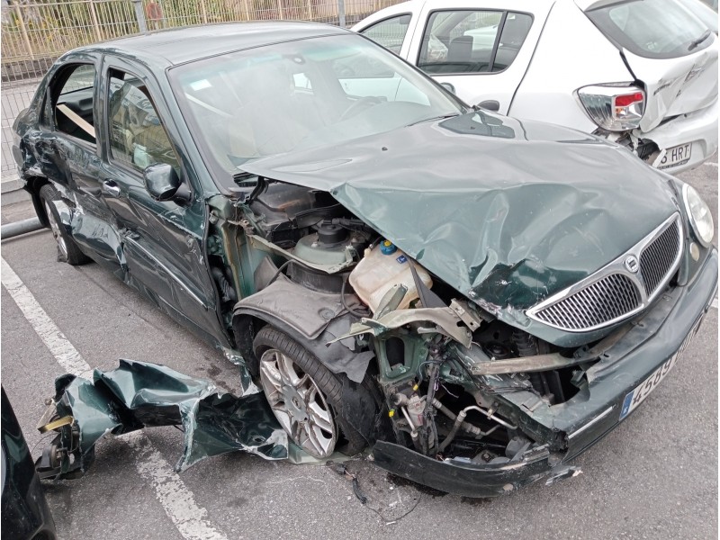 lancia lybra berlina del año 2001