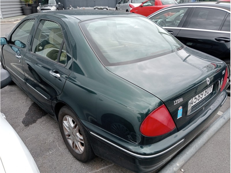 lancia lybra berlina del año 2001