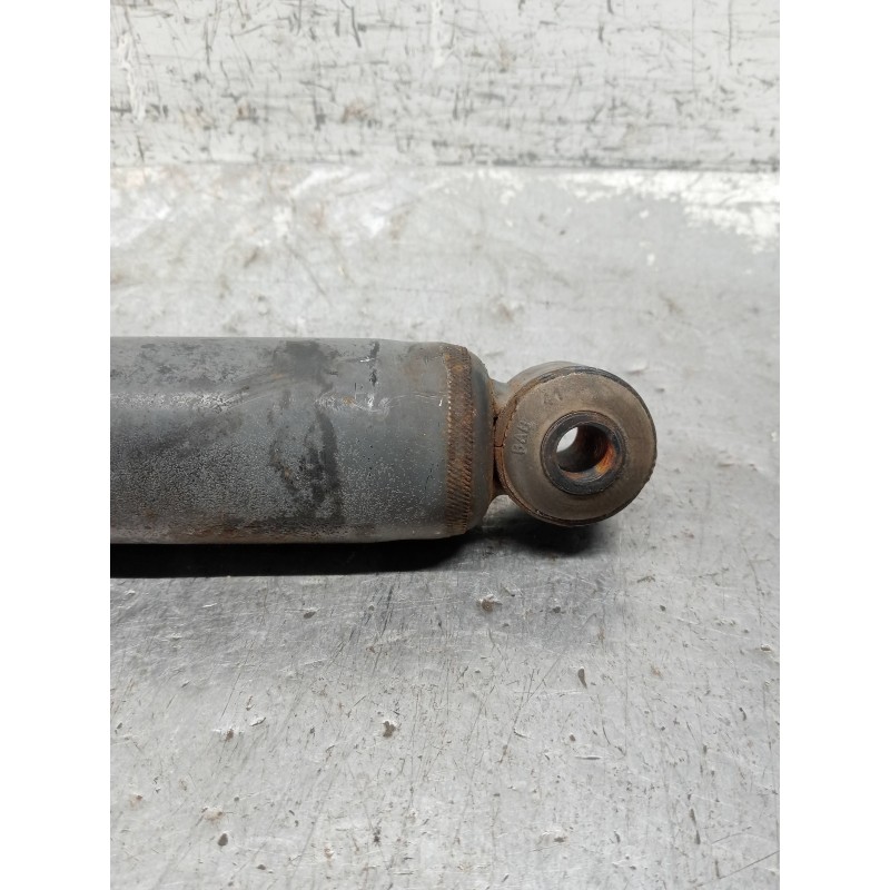 Recambio de amortiguador trasero izquierdo para jeep gr.cherokee (wj/wg) 2.7 crd limited referencia OEM IAM P52088950AK  