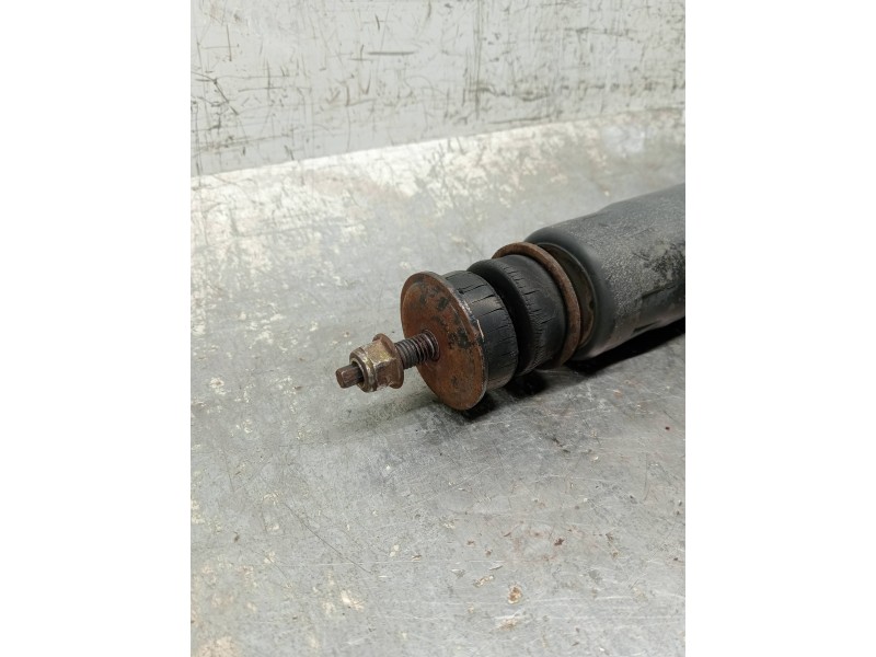 Recambio de amortiguador delantero derecho para jeep gr.cherokee (wj/wg) 2.7 crd limited referencia OEM IAM P52088900AN  