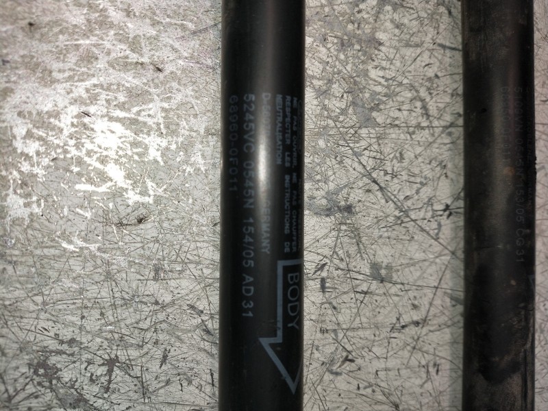 Recambio de amortiguadores maletero / porton para toyota corolla verso (r1) 2.0 d-4d luna referencia OEM IAM 689600F011  