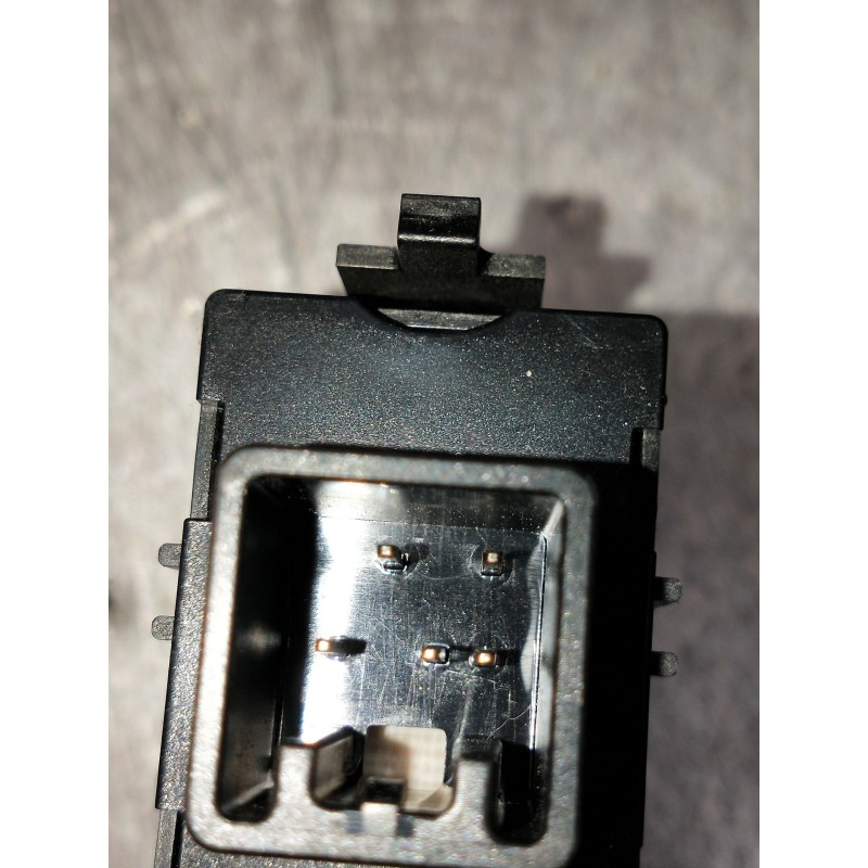 Recambio de mando elevalunas delantero derecho para toyota corolla verso (r1) 2.0 d-4d luna referencia OEM IAM 848100F010  