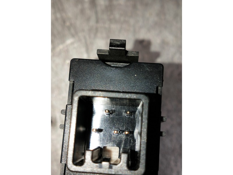 Recambio de mando elevalunas delantero derecho para toyota corolla verso (r1) 2.0 d-4d luna referencia OEM IAM 848100F010  