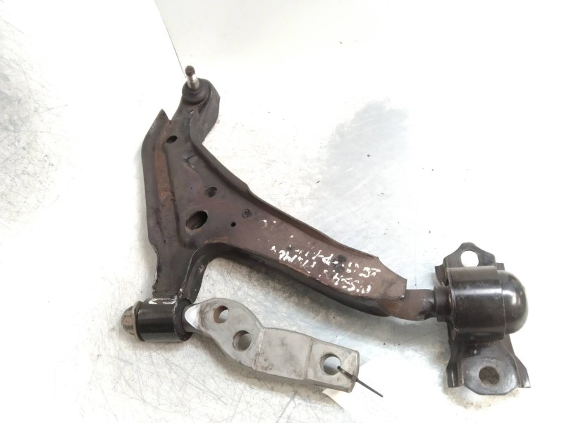 Recambio de brazo suspension inferior delantero derecho para nissan primera berlina (p11) 2.0 turbodiesel cat referencia OEM IAM