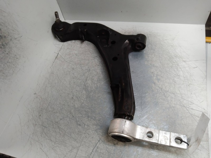 Recambio de brazo suspension inferior delantero izquierdo para nissan primera berlina (p12) tekna referencia OEM IAM   