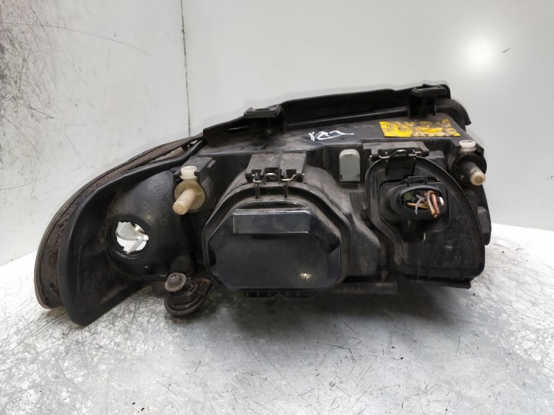 Recambio de faro izquierdo para audi a4 berlina (b5) 1.9 tdi referencia OEM IAM 084411137L  