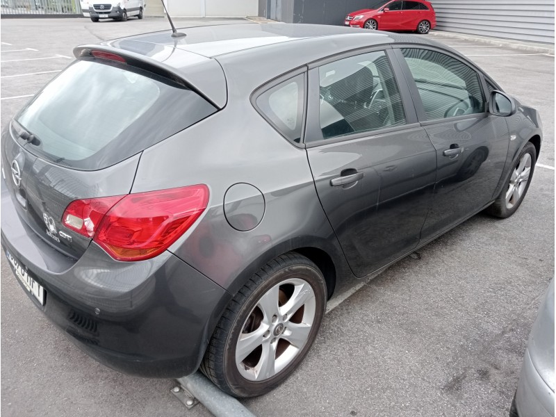 opel astra j lim. del año 2011