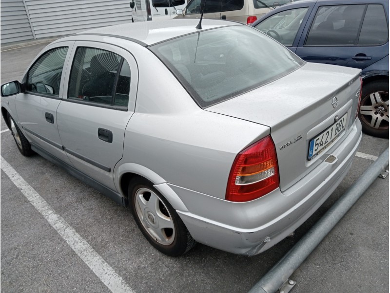 opel astra g berlina del año 2000