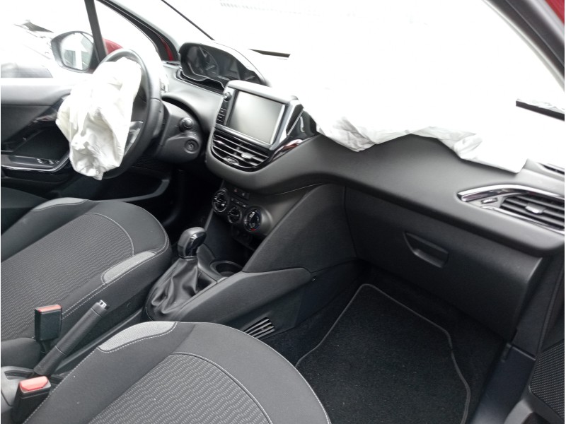 peugeot 208 del año 2015