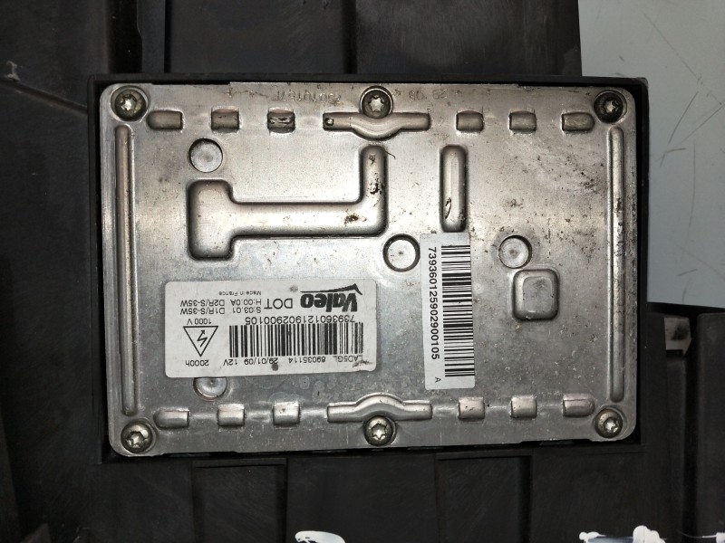 Recambio de faro izquierdo para citroen c5 berlina collection referencia OEM IAM 7393601259 6961316680. XENON OJO VER FOTOS , PA