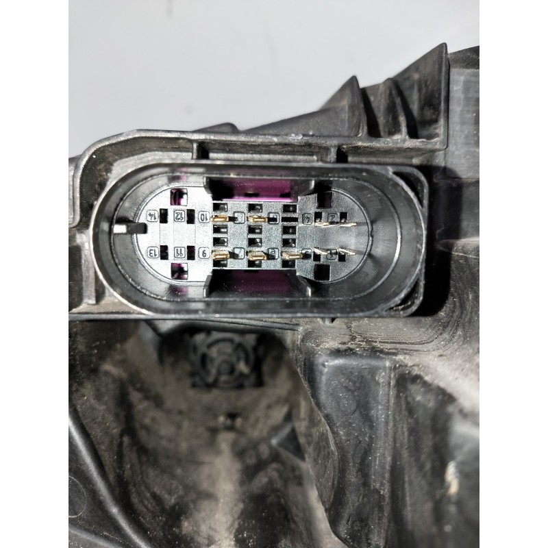 Recambio de faro derecho para mercedes clase c (w205) lim. c 220 cdi bluetec (205.004) referencia OEM IAM 030128423204 A20590688