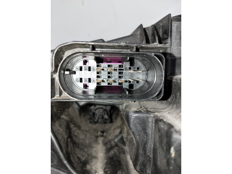 Recambio de faro derecho para mercedes clase c (w205) lim. c 220 cdi bluetec (205.004) referencia OEM IAM 030128423204 A20590688