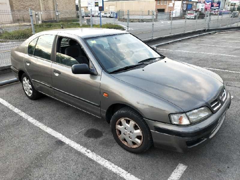 nissan primera berlina (p11) del año 1998