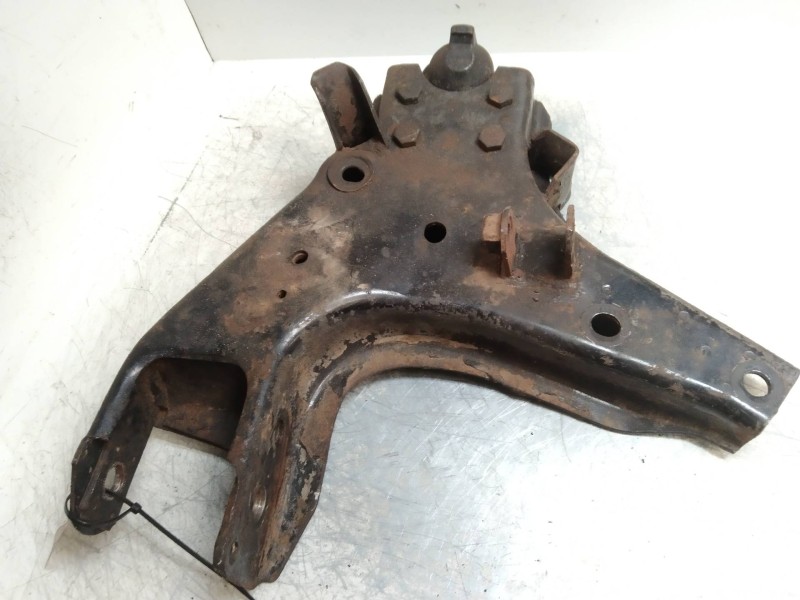 Recambio de brazo suspension inferior delantero derecho para nissan pick-up (d21) king cab diesel 4x4 referencia OEM IAM   