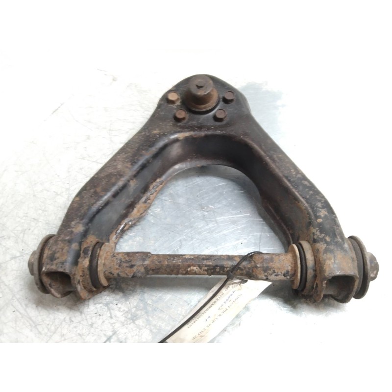 Recambio de brazo suspension superior delantero derecho para nissan pick-up (d21) king cab diesel 4x4 referencia OEM IAM   