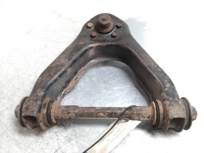 Recambio de brazo suspension superior delantero derecho para nissan pick-up (d21) king cab diesel 4x4 referencia OEM IAM   