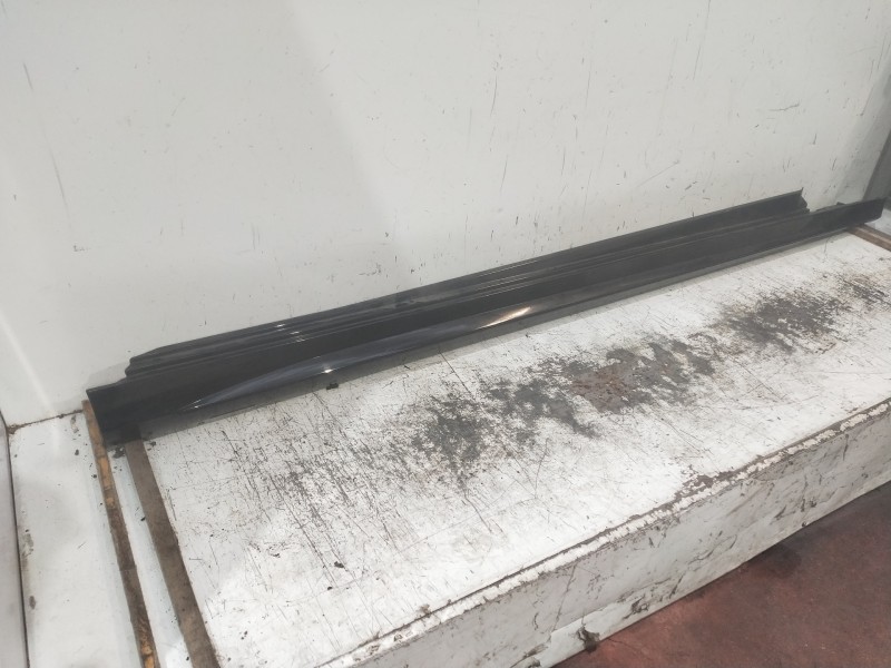 Recambio de faldon lateral para mercedes clase c (w205) lim. c 220 cdi bluetec (205.004) referencia OEM IAM  DERECHO 