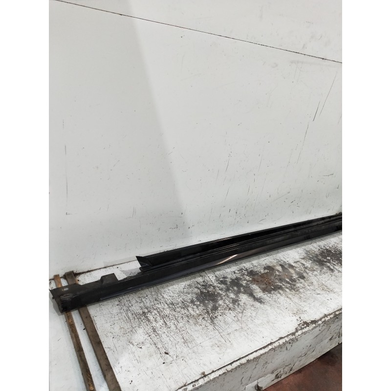 Recambio de faldon lateral para mercedes clase c (w205) lim. c 220 cdi bluetec (205.004) referencia OEM IAM  IZQUIERDA 