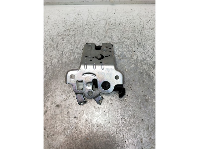 Recambio de motor cierre centralizado porton para seat toledo (kg3) style referencia OEM IAM 8R0827505A  5P