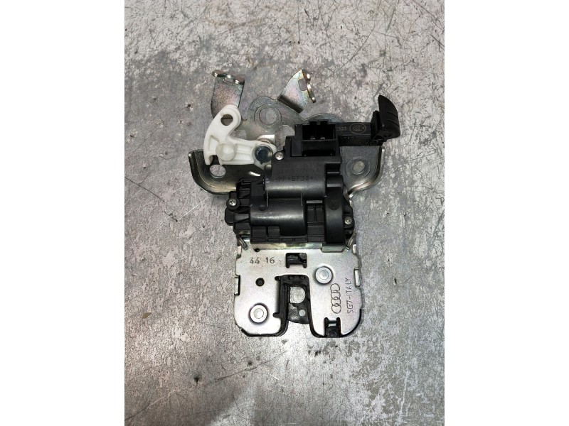 Recambio de motor cierre centralizado porton para seat toledo (kg3) style referencia OEM IAM 8R0827505A  5P