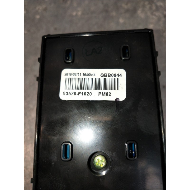 Recambio de mando elevalunas delantero izquierdo para kia sportage spirit 2wd referencia OEM IAM 93570F1020  