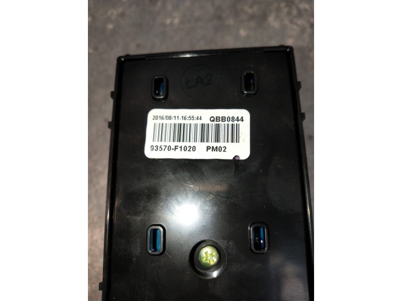 Recambio de mando elevalunas delantero izquierdo para kia sportage spirit 2wd referencia OEM IAM 93570F1020  