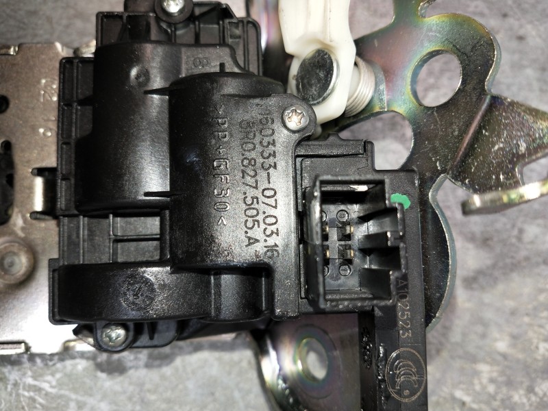 Recambio de motor cierre centralizado porton para audi a5 sportback (8t) 2.0 tdi (140kw) referencia OEM IAM 8R0827505A  5P