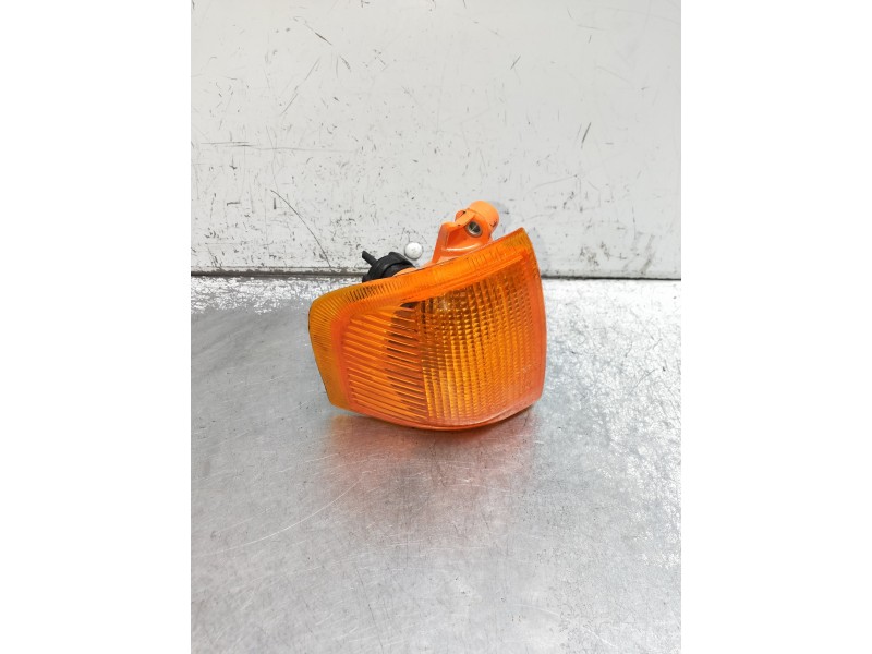 Recambio de piloto delantero derecho para ford escort berlina cl referencia OEM IAM 084311511  