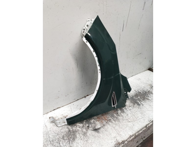 Recambio de aleta delantera izquierda para ford kuga (cbs) titanium referencia OEM IAM   