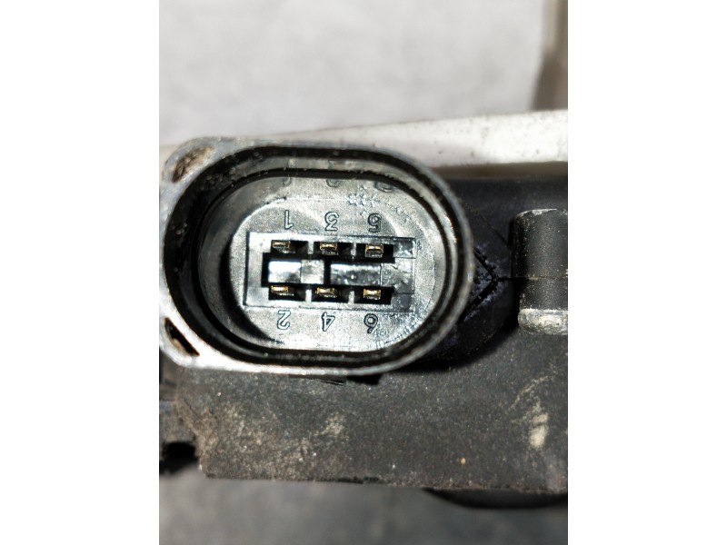 Recambio de motor cierre centralizado trasero izquierdo para volkswagen passat variant (3b6) v6 tdi executive referencia OEM IAM