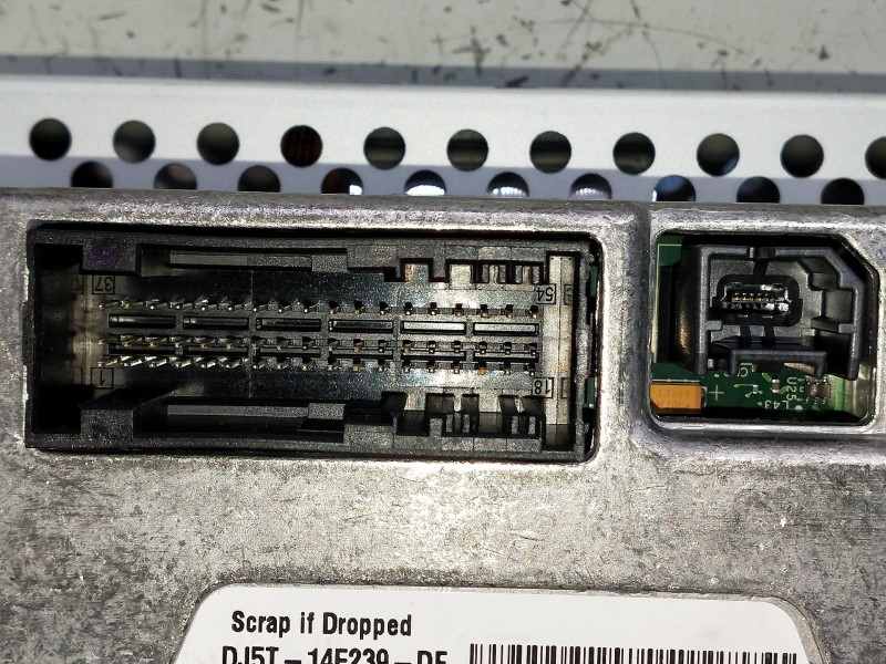 Recambio de pantalla multifuncion para ford kuga (cbs) titanium referencia OEM IAM DJ5T14F239DE  