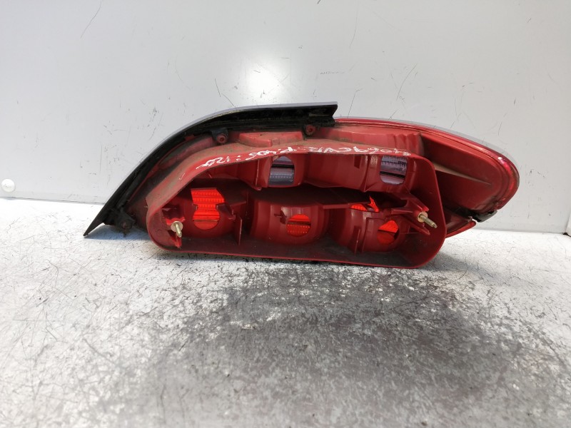 Recambio de piloto trasero izquierdo para peugeot 406 berlina (s1/s2) srdt referencia OEM IAM    Recambio de piloto trasero izquierdo para peugeot 406 berlina (s1/s2) srdt referencia OEM IAM