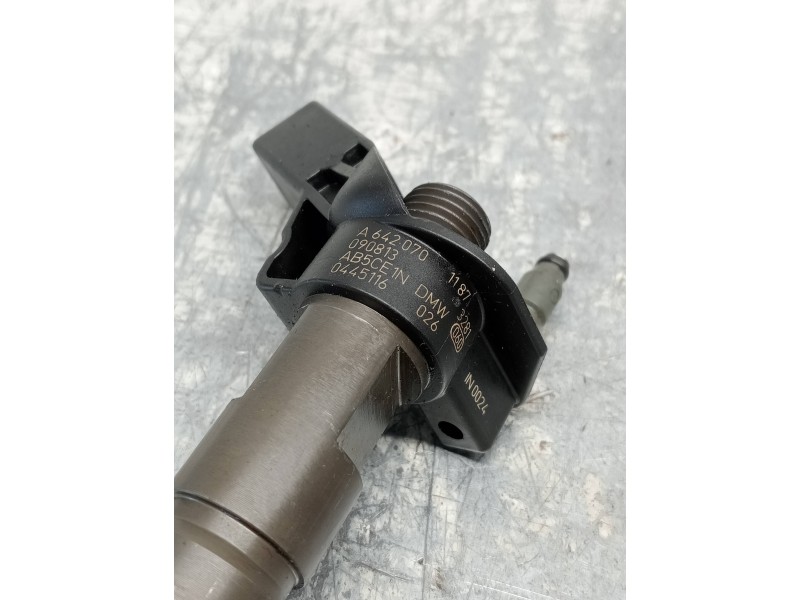 Recambio de inyector para mercedes clase clk (w207) coupe 350 cdi be prime edition (207.322) referencia OEM IAM 0445116026 A6420