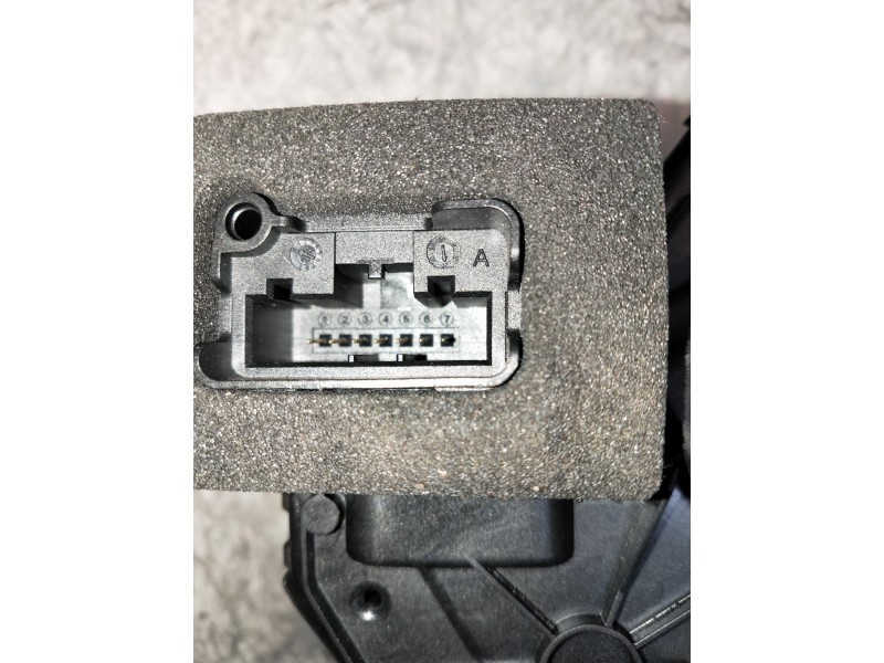 Recambio de motor cierre centralizado porton para seat ateca (kh7) style go referencia OEM IAM B5C5TB837015C  5P