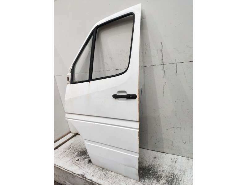Recambio de puerta delantera izquierda para mercedes sprinter (w901,w904) caja cerr. referencia OEM IAM   VER FOTOS