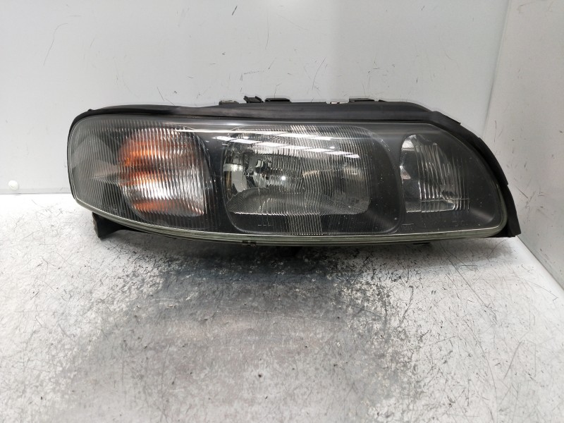 Recambio de faro derecho para volvo s60 berlina 2.4 d referencia OEM IAM   