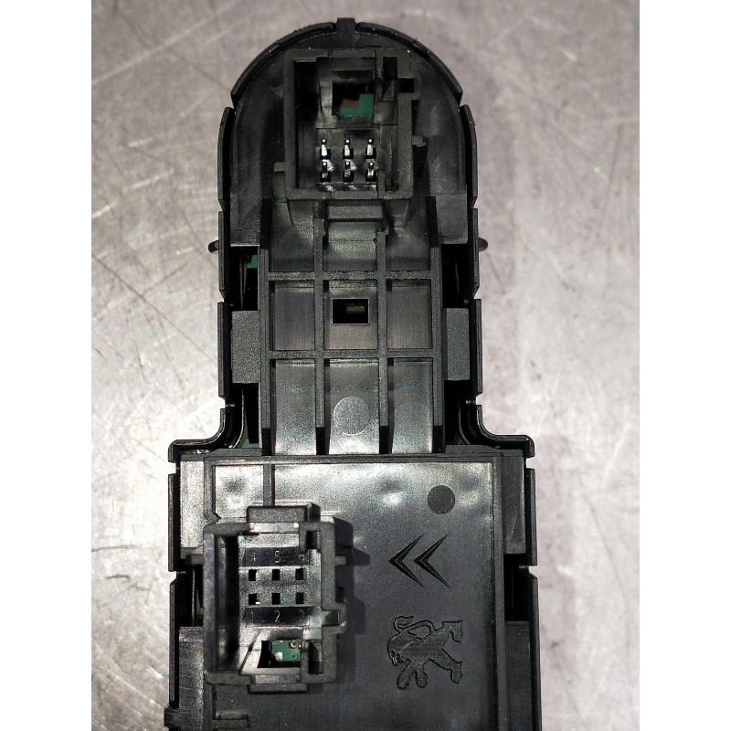 Recambio de mando elevalunas delantero izquierdo para opel corsa f gs line referencia OEM IAM 1002555116  