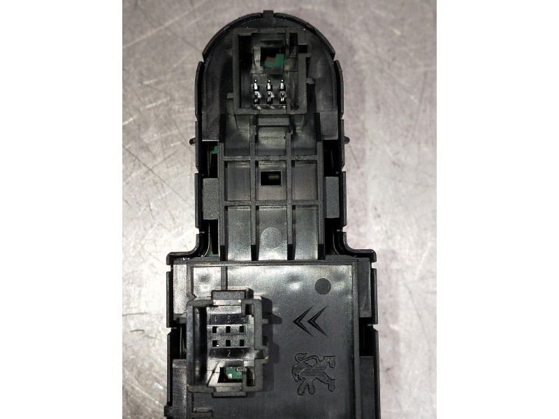 Recambio de mando elevalunas delantero izquierdo para opel corsa f gs line referencia OEM IAM 1002555116  