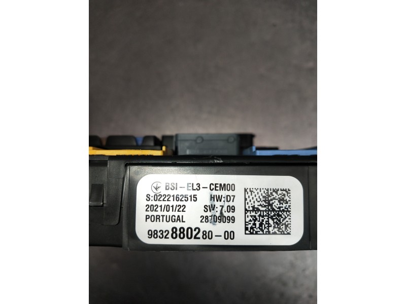 Recambio de caja reles / fusibles para opel corsa f gs line referencia OEM IAM 983288088000  