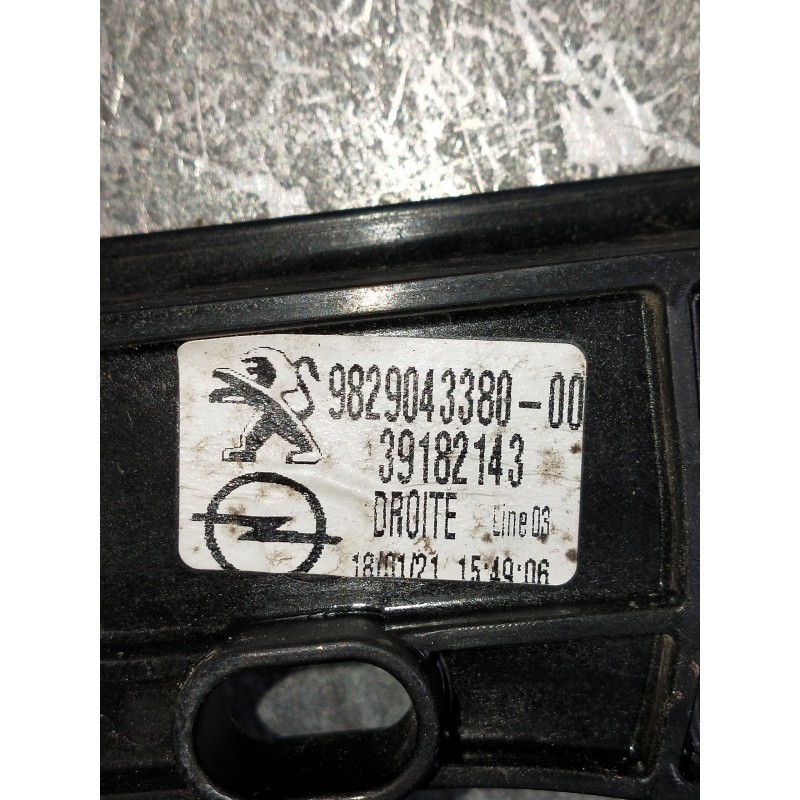 Recambio de motor elevalunas delantero derecho para opel corsa f gs line referencia OEM IAM 982904338000  