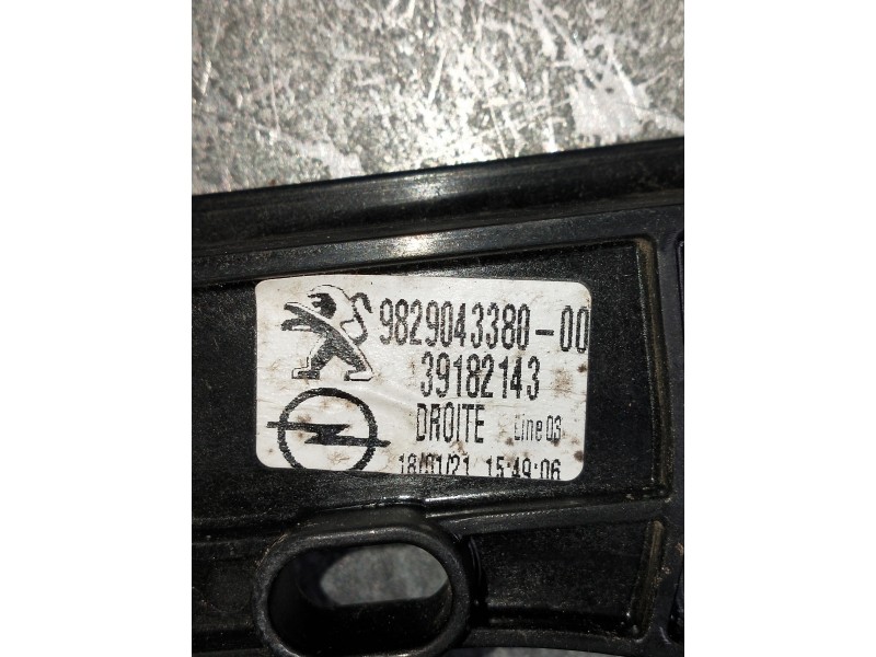 Recambio de motor elevalunas delantero derecho para opel corsa f gs line referencia OEM IAM 982904338000  