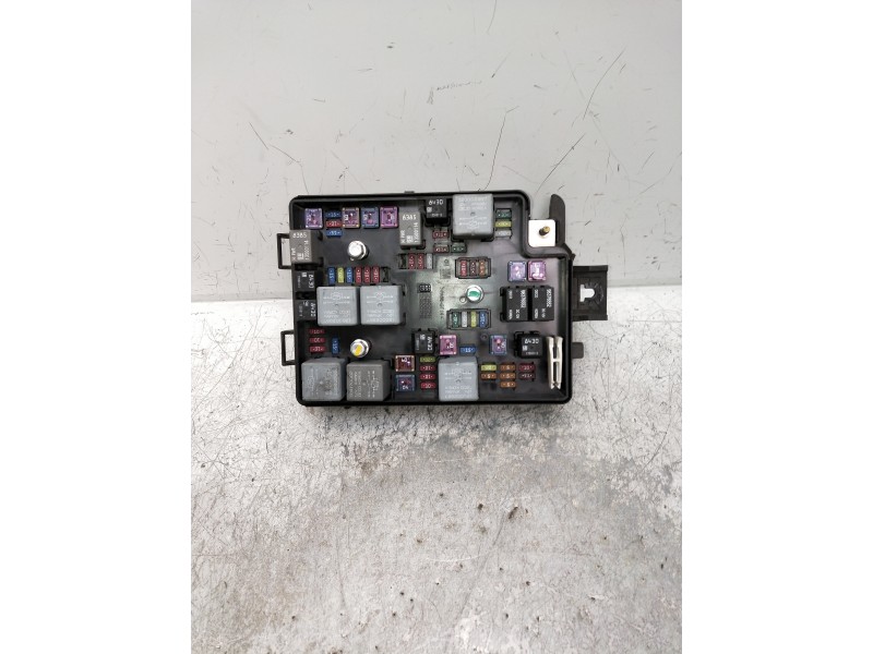 Recambio de caja reles / fusibles para chevrolet aveo berlina hatchback lt referencia OEM IAM 95092980  