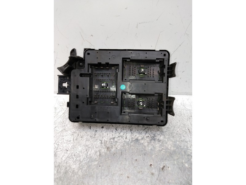 Recambio de caja reles / fusibles para chevrolet aveo berlina hatchback lt referencia OEM IAM 95092980  