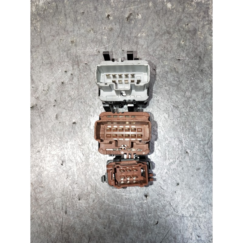 Recambio de mando elevalunas delantero izquierdo para renault megane ii classic berlina confort authentique referencia OEM IAM 8