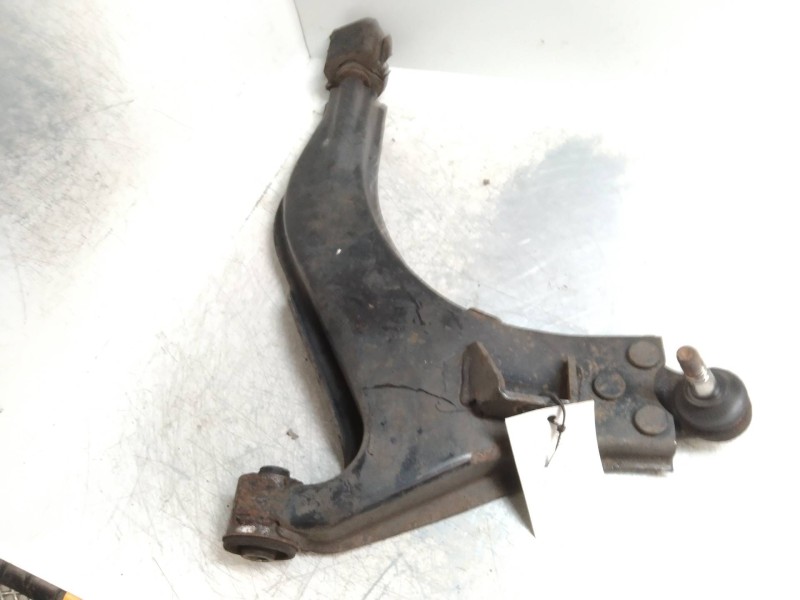 Recambio de brazo suspension inferior delantero izquierdo para nissan serena (c23m) 2.3 invitation d referencia OEM IAM   