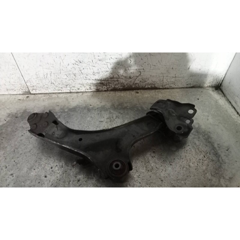 Recambio de brazo suspension inferior delantero izquierdo para land rover freelander (ln) 2.0 td4 cat referencia OEM IAM 6G9N3A0