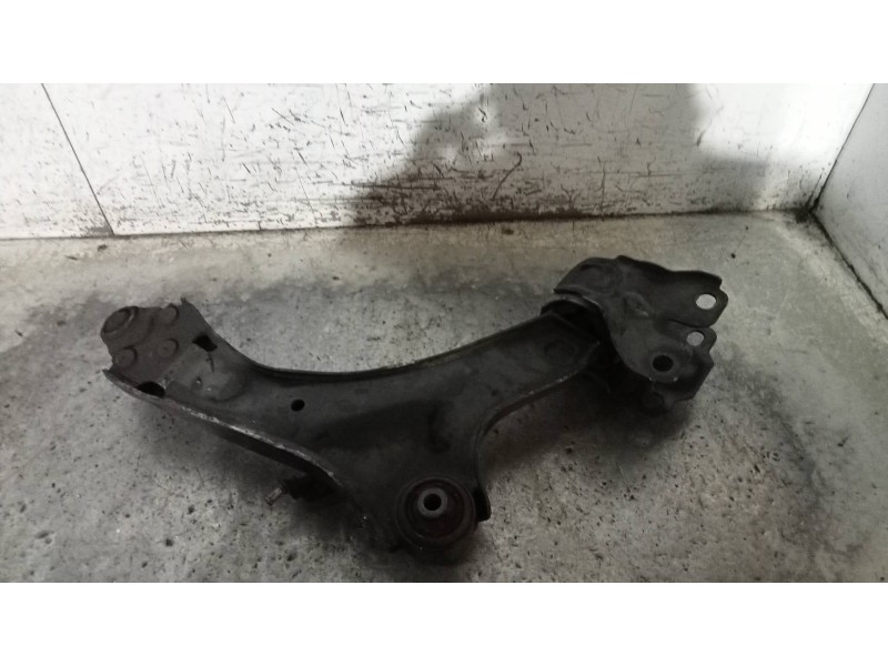 Recambio de brazo suspension inferior delantero izquierdo para land rover freelander (ln) 2.0 td4 cat referencia OEM IAM 6G9N3A0