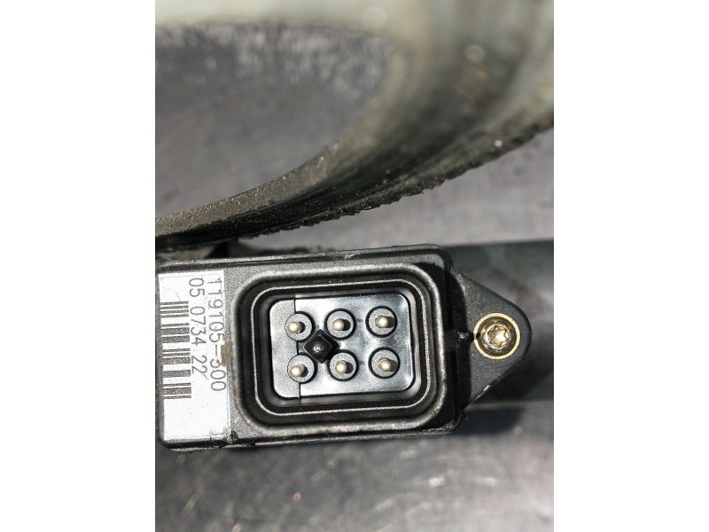 Recambio de motor elevalunas delantero derecho para opel vectra b berlina básico referencia OEM IAM 90520226  