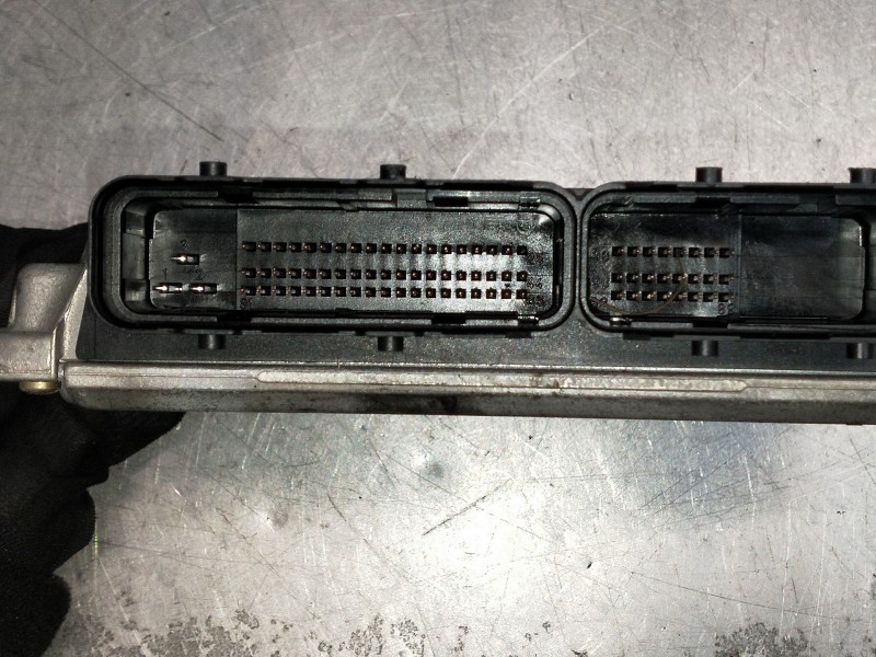 Recambio de centralita motor uce para opel vectra b berlina básico referencia OEM IAM 0281001633  