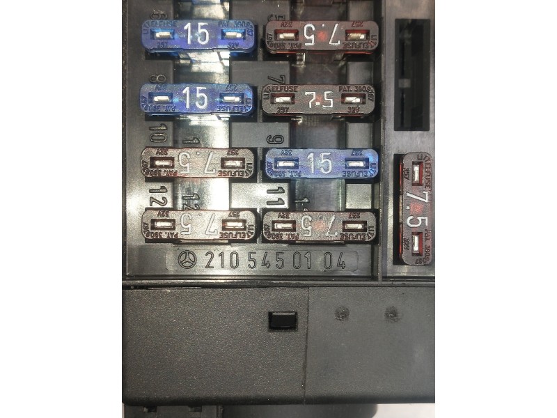 Recambio de caja reles / fusibles para mercedes clase e (w210) berlina 230 (210.037) referencia OEM IAM 2105450104  